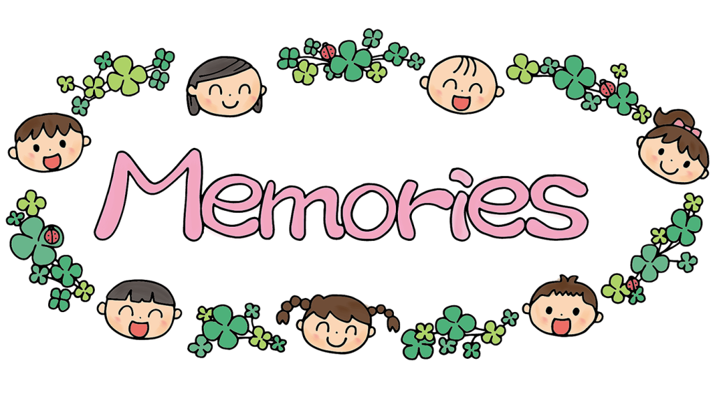 「Memories（文字）と四つ葉のクローバーと子供たち」のフリータイトルイラスト